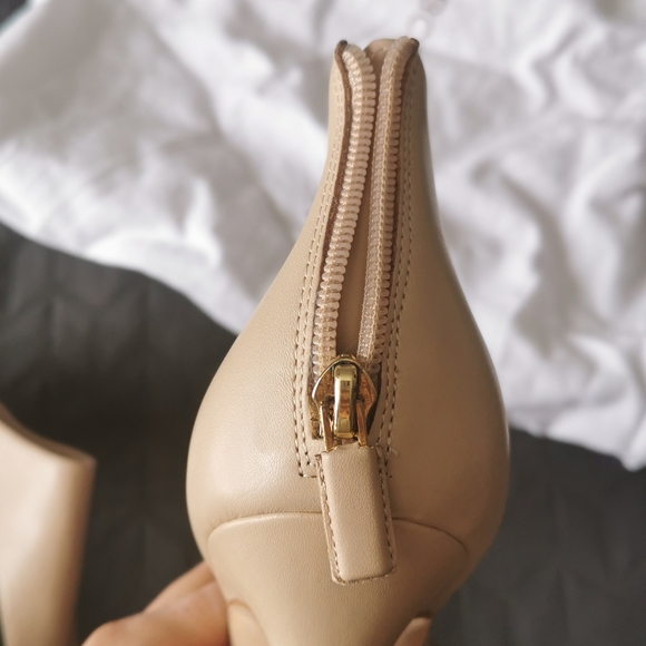 BcbgMaxazria summer shoes, high hills, leather, beige/natural color, size 8 1/2. - Picture 4 of 5